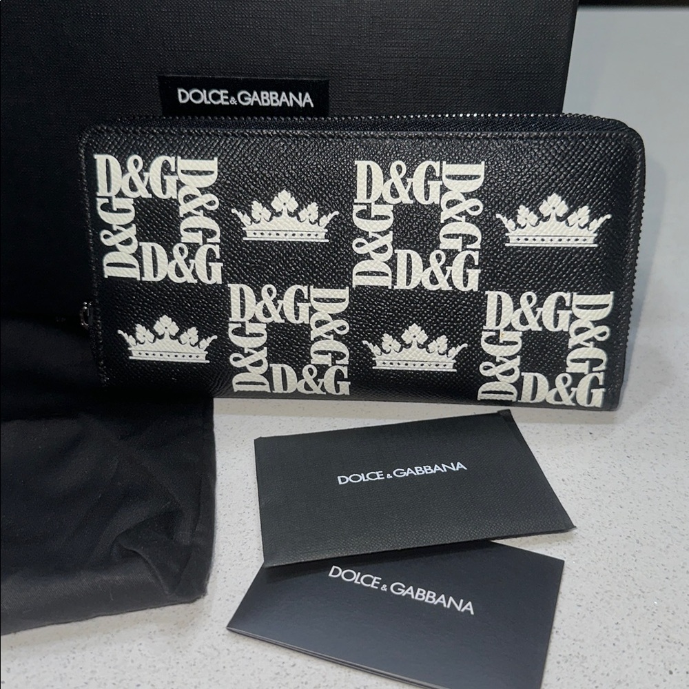 Dolce & Gabbana Monochrome Logo Zippy Wallet